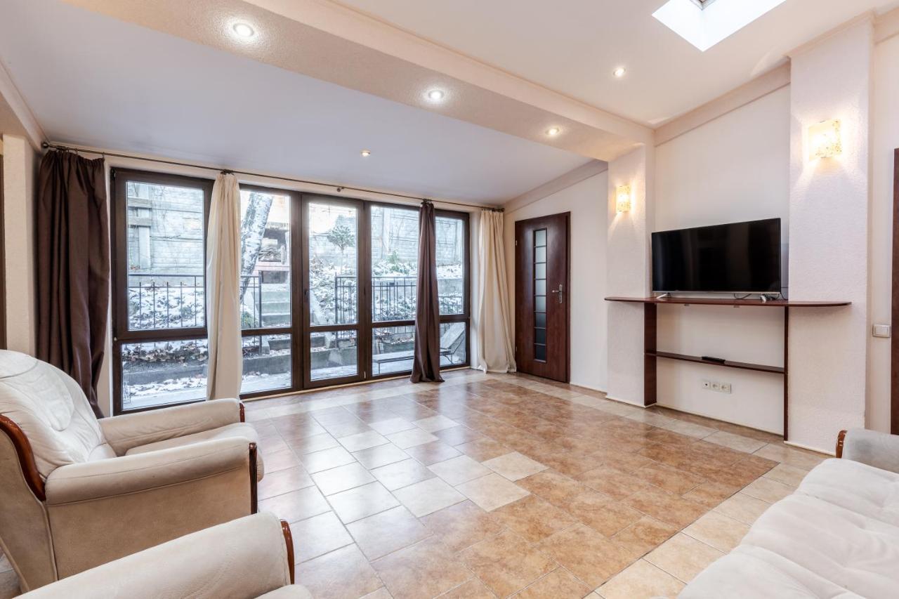 إلفيف Mangal And Terrace In Center Apartment المظهر الخارجي الصورة